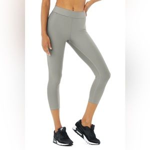 Alo Airlift High-Waist Conceal-Zip Capri